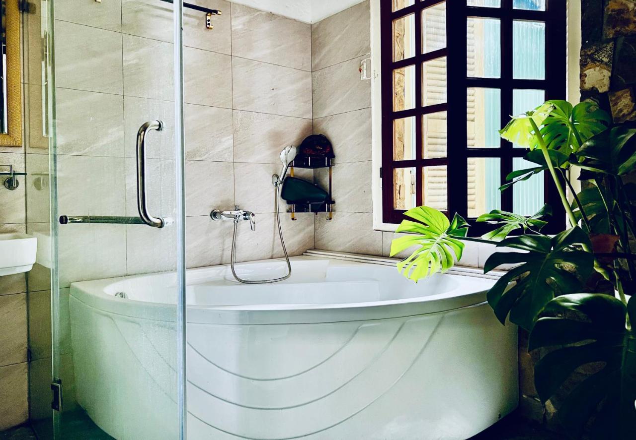 The First Ba Trieu Ha Noi Bed and Breakfast Hanoi Eksteriør billede